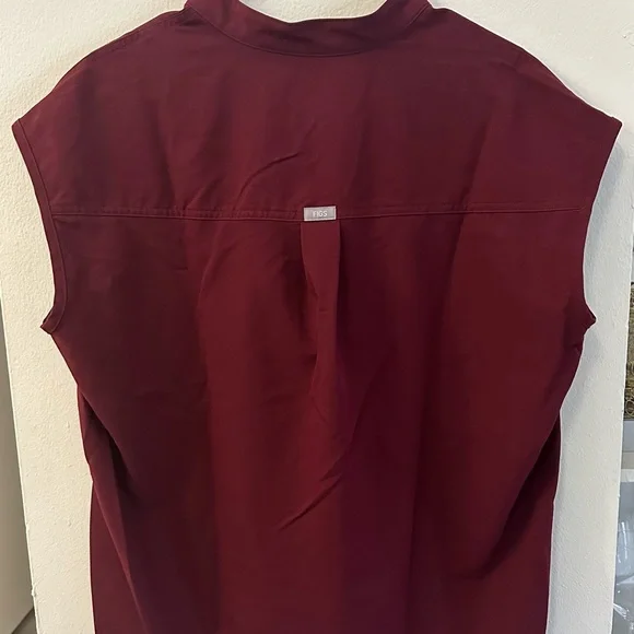 Figs Rafaela Oversized Sleeveless Scrub Top- Burgundy - Picture 2 of 6